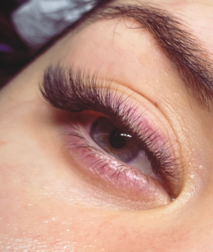 Skropstas un uzacis, Rīga