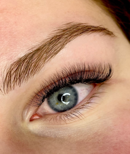 Skropstas un uzacis, Rīga