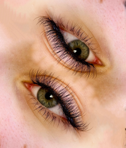 Skropstas un uzacis, Rīga