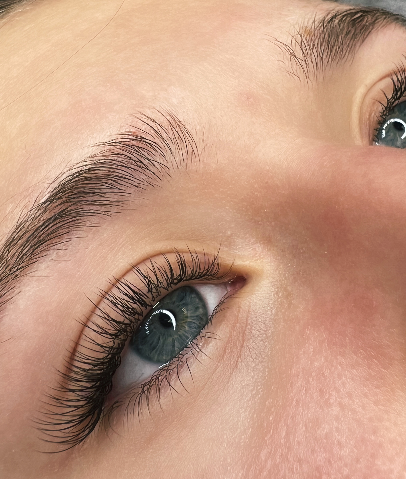 Skropstas un uzacis, Rīga