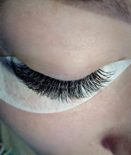 Skropstas un uzacis, Rīga