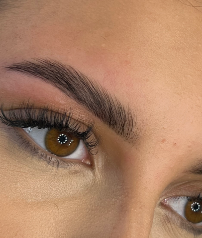 Skropstas un uzacis, Rīga