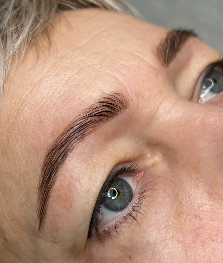 Skropstas un uzacis, Rīga