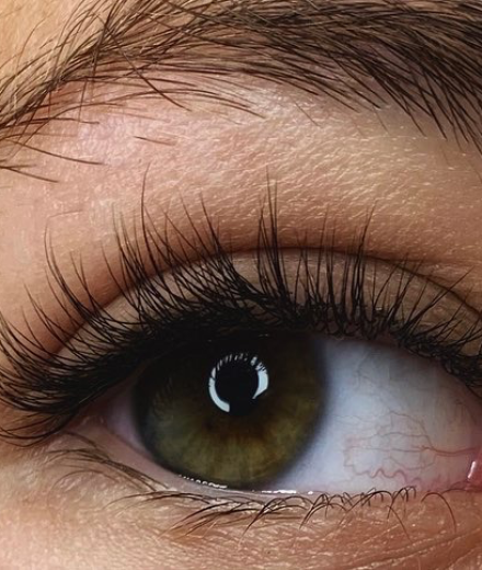 Skropstas un uzacis, Rīga