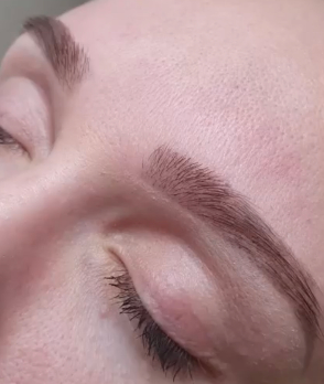 Skropstas un uzacis, Rīga