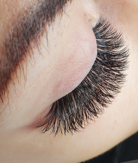 Skropstas un uzacis, Jelgava