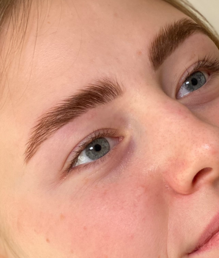 Skropstas un uzacis, Rīga