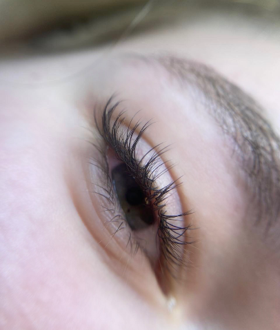 Skropstas un uzacis, Rīga