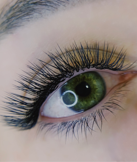 Skropstas un uzacis, Rīga