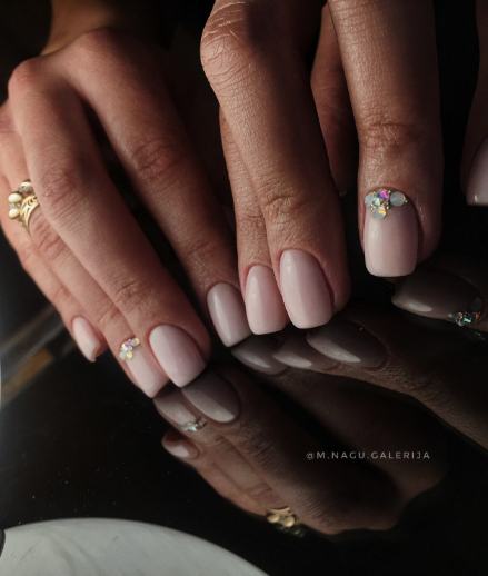 Gēllakas manikīrs, Rīga