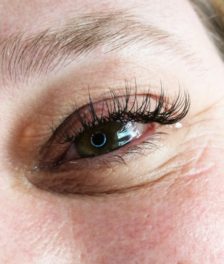 Skropstas un uzacis, Rīga