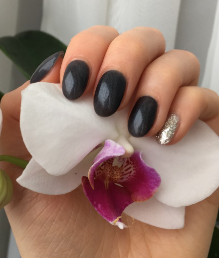 Manikīrs, Ikšķile