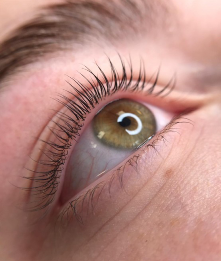 Skropstas un uzacis, Saldus