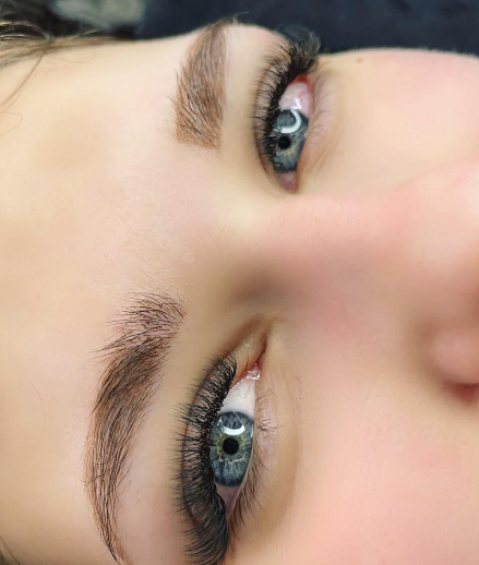 Skropstas un uzacis, Rīga