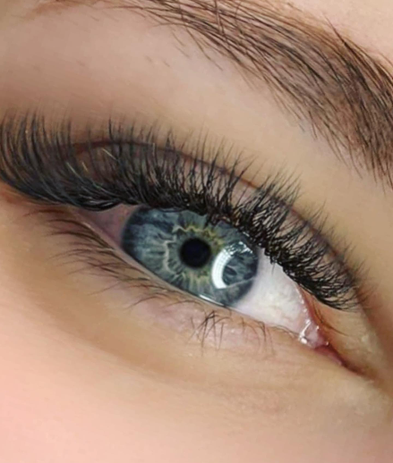 Skropstas un uzacis, Rīga