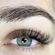 Skropstas un uzacis, Rīga