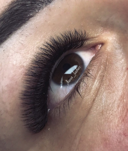 Skropstas un uzacis, Rīga