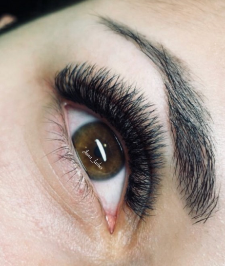 Skropstas un uzacis, Rīga