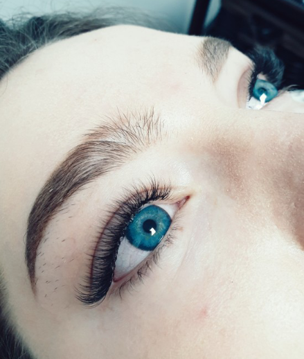 Skropstas un uzacis, Rīga