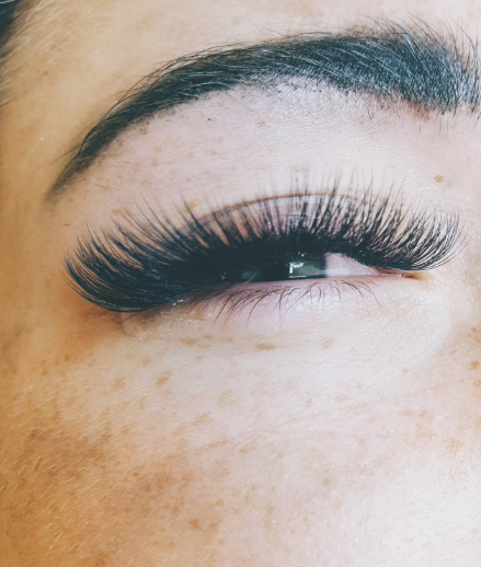 Skropstas un uzacis, Rīga