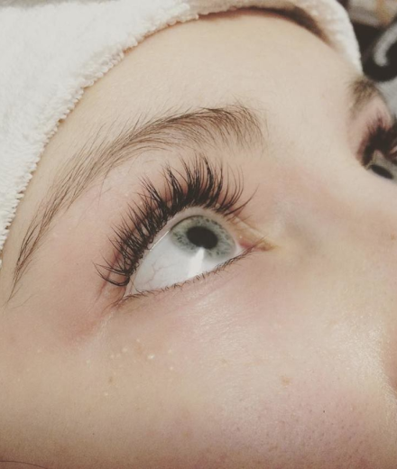 Skropstas un uzacis, Rīga