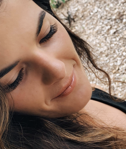 Skropstas un uzacis, Rīga