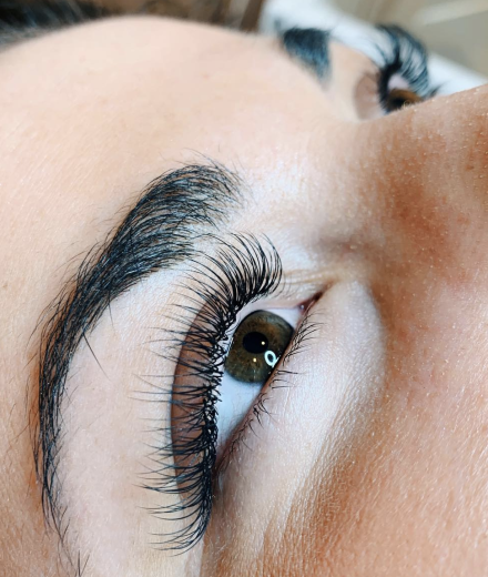 Skropstas un uzacis, Rīga