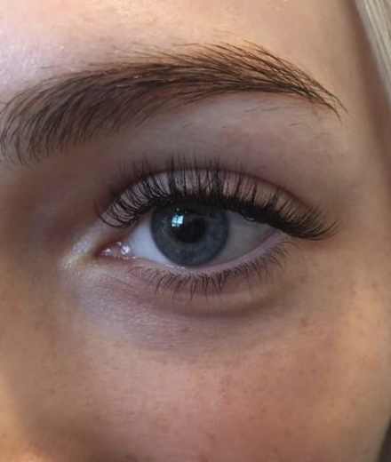 Skropstas un uzacis, Rīga