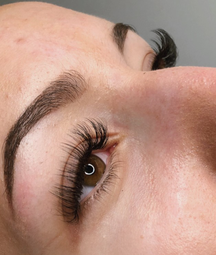 Skropstas un uzacis, Rīga