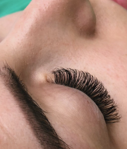 Skropstas un uzacis, Rīga