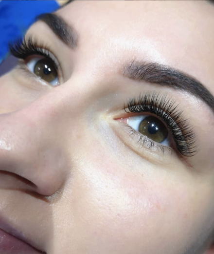 Skropstas un uzacis, Rīga