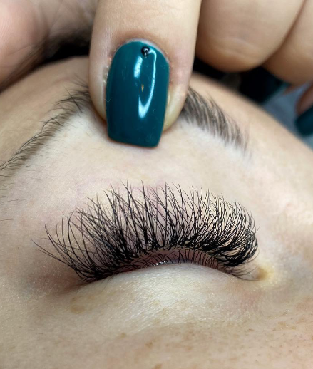 Skropstas un uzacis, Liepāja