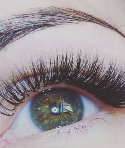 Skropstas un uzacis, Cēsis