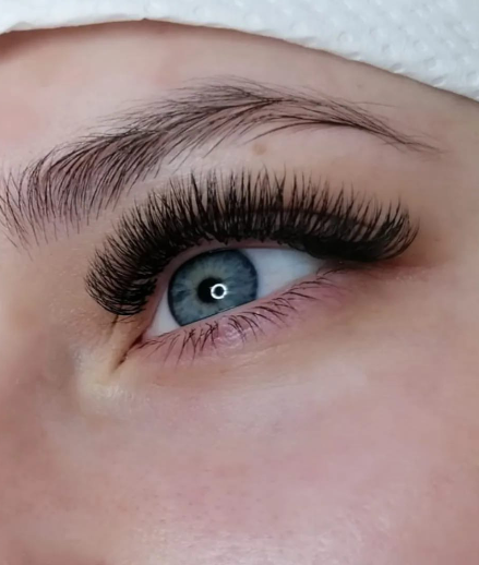 Skropstas un uzacis, Madona