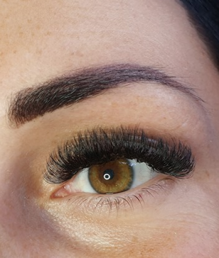 Skropstas un uzacis, Madona