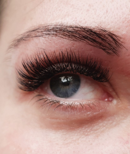 Skropstas un uzacis, Līvāni