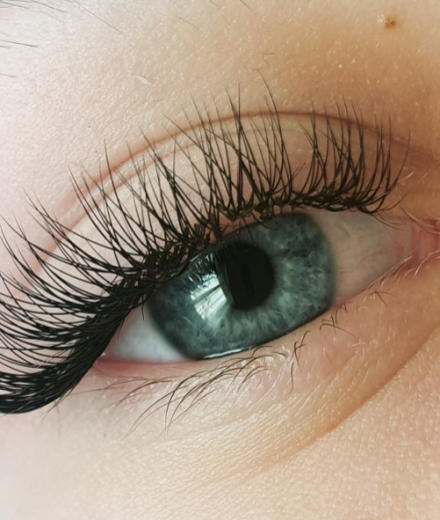 Skropstas un uzacis, Līvāni