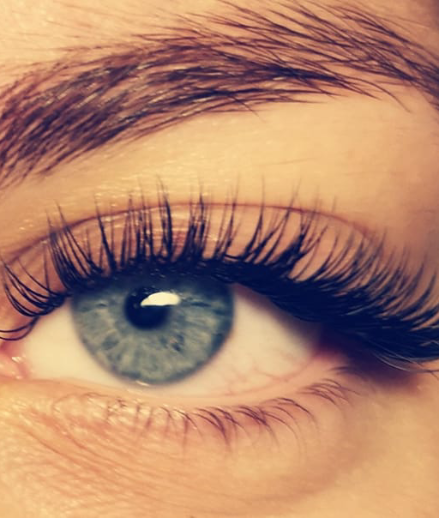 Skropstas un uzacis, Saldus