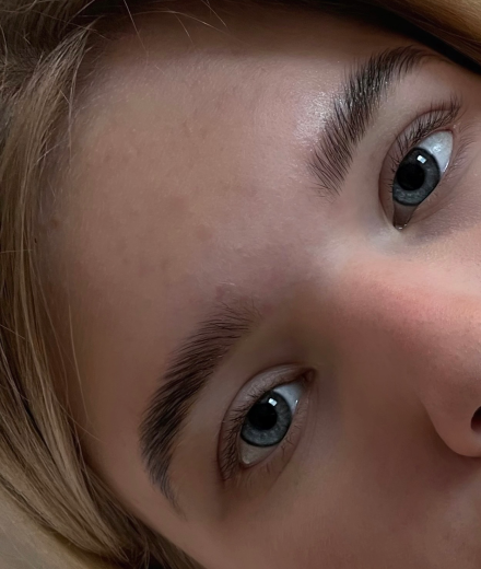 Skropstas un uzacis, Rīga