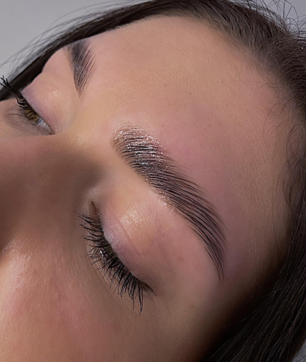 Skropstas un uzacis, Rīga