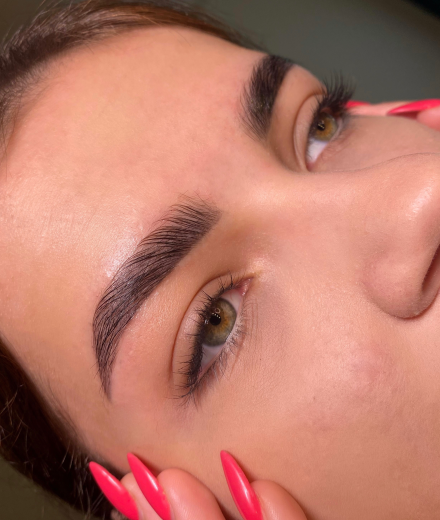 Skropstas un uzacis, Rīga