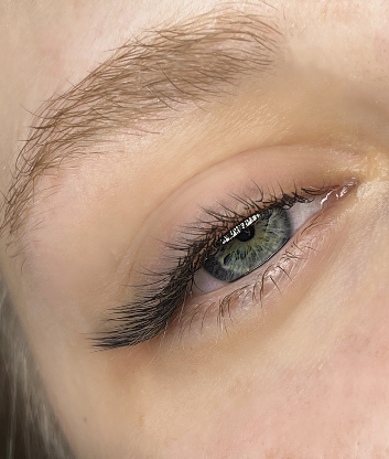 Skropstas un uzacis, Rīga