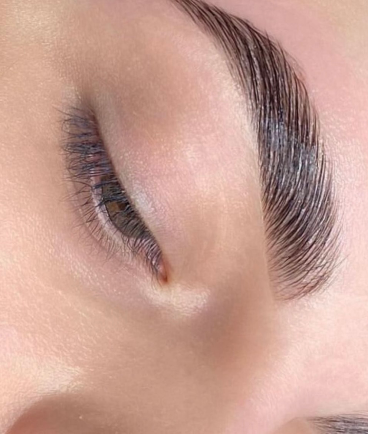 Skropstas un uzacis, Rīga