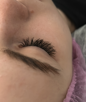 Skropstas un uzacis, Rīga