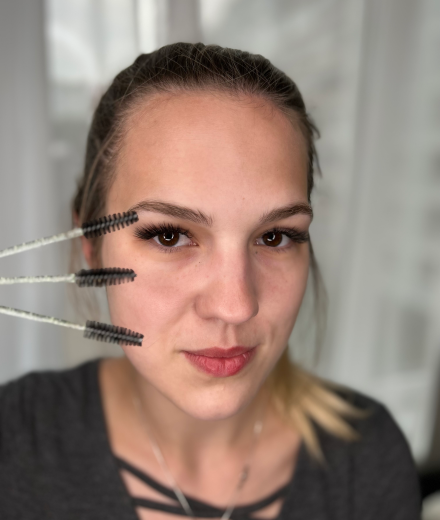 Skropstas un uzacis, Rīga