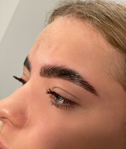 Skropstas un uzacis, Rīga