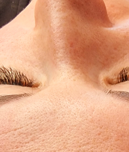 Skropstas un uzacis, Rīga