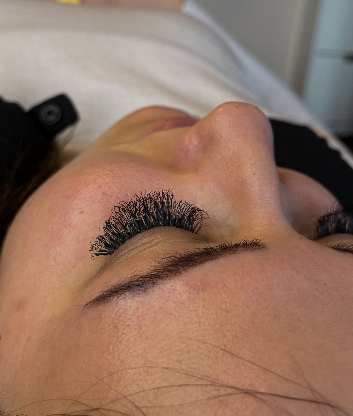 Skropstas un uzacis, Rīga