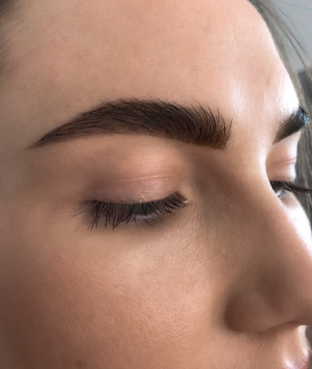 Skropstas un uzacis, Rīga