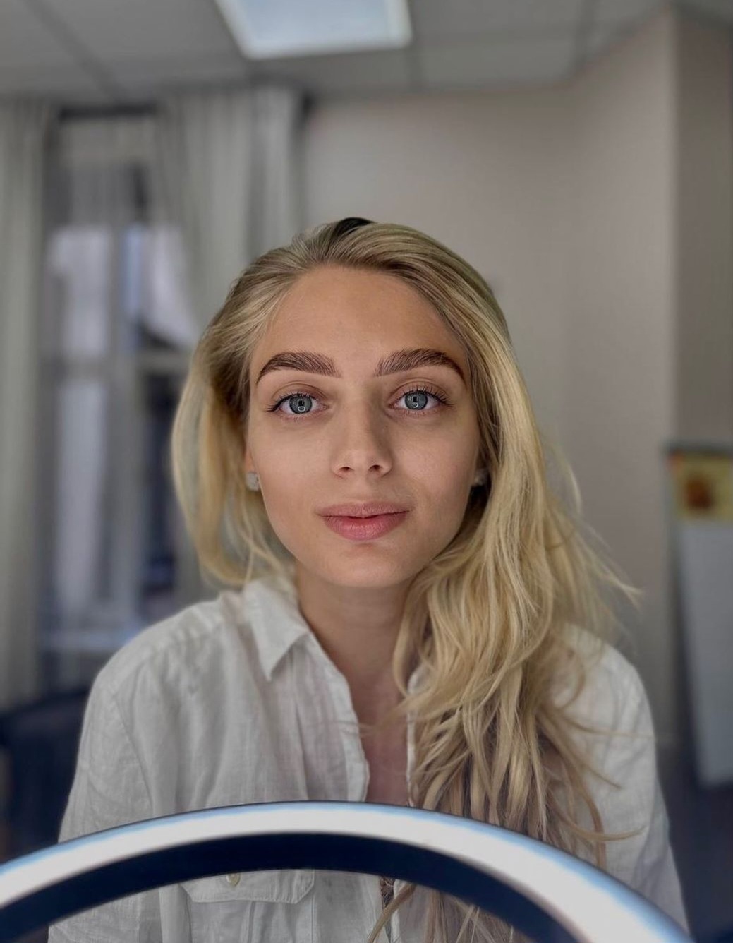 Skropstas un uzacis, Rīga